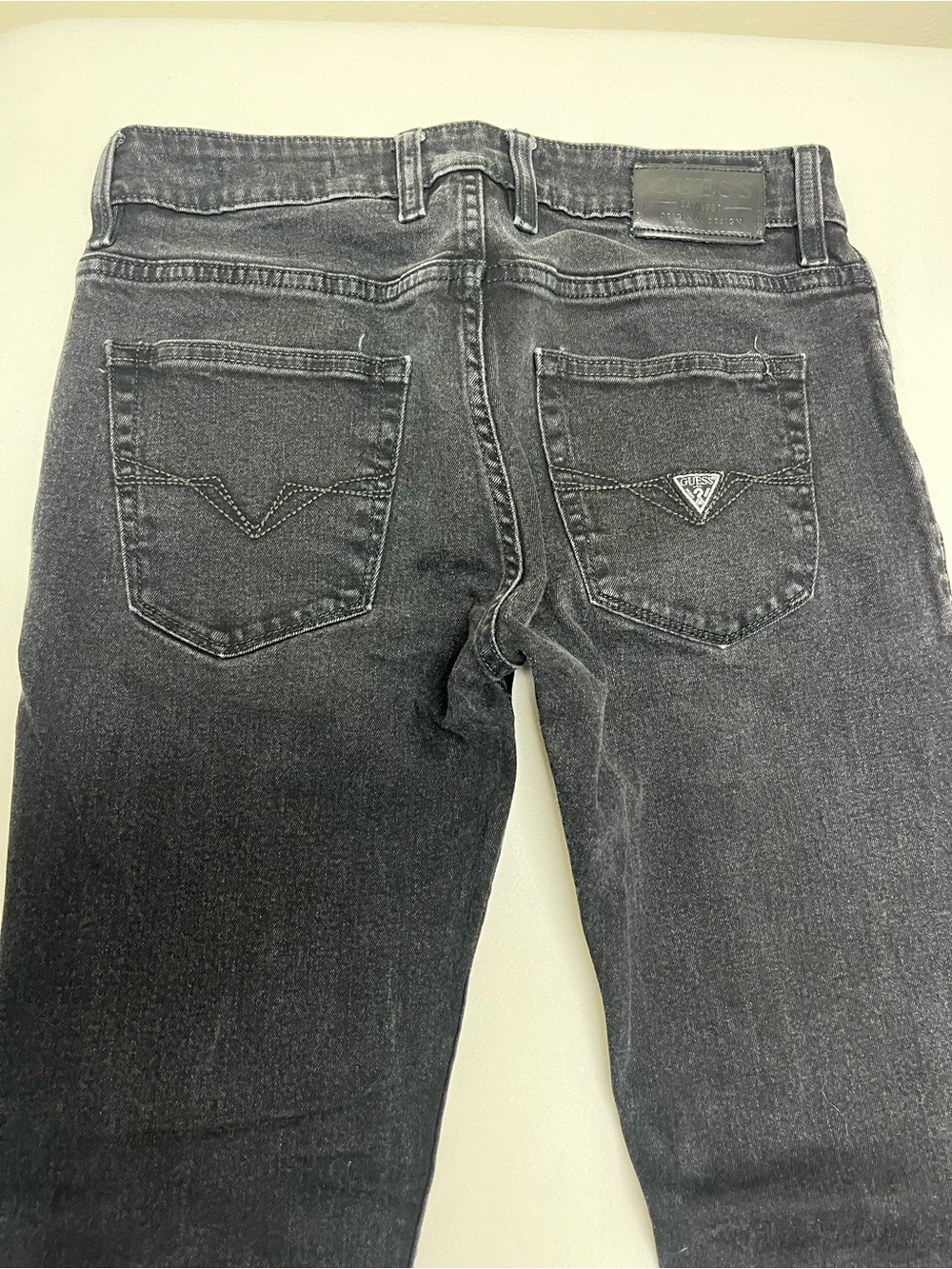 Guess Jeans Size 30 x 31 – Excellent Pre-Owned Condition - Picture 9 of 12